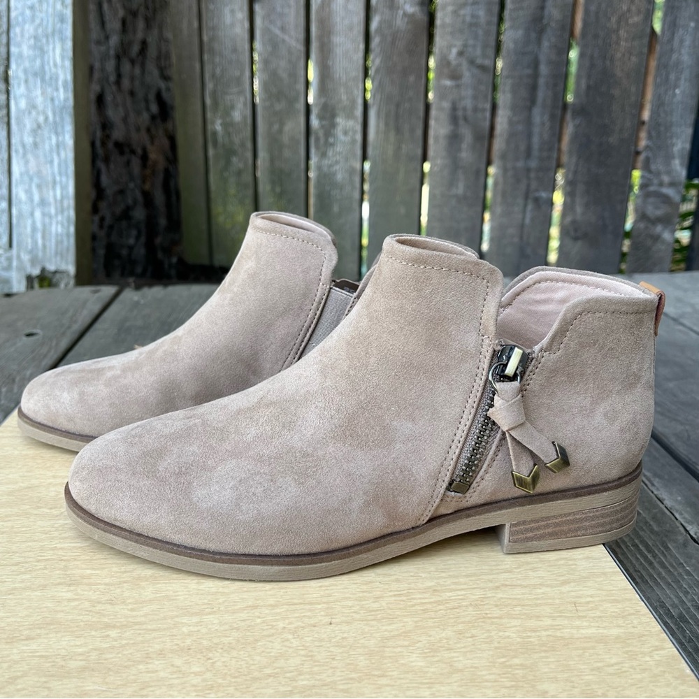 Dr. Scholl’s Astir Ankle Booties NWOT In Tan Sz 6 Wide